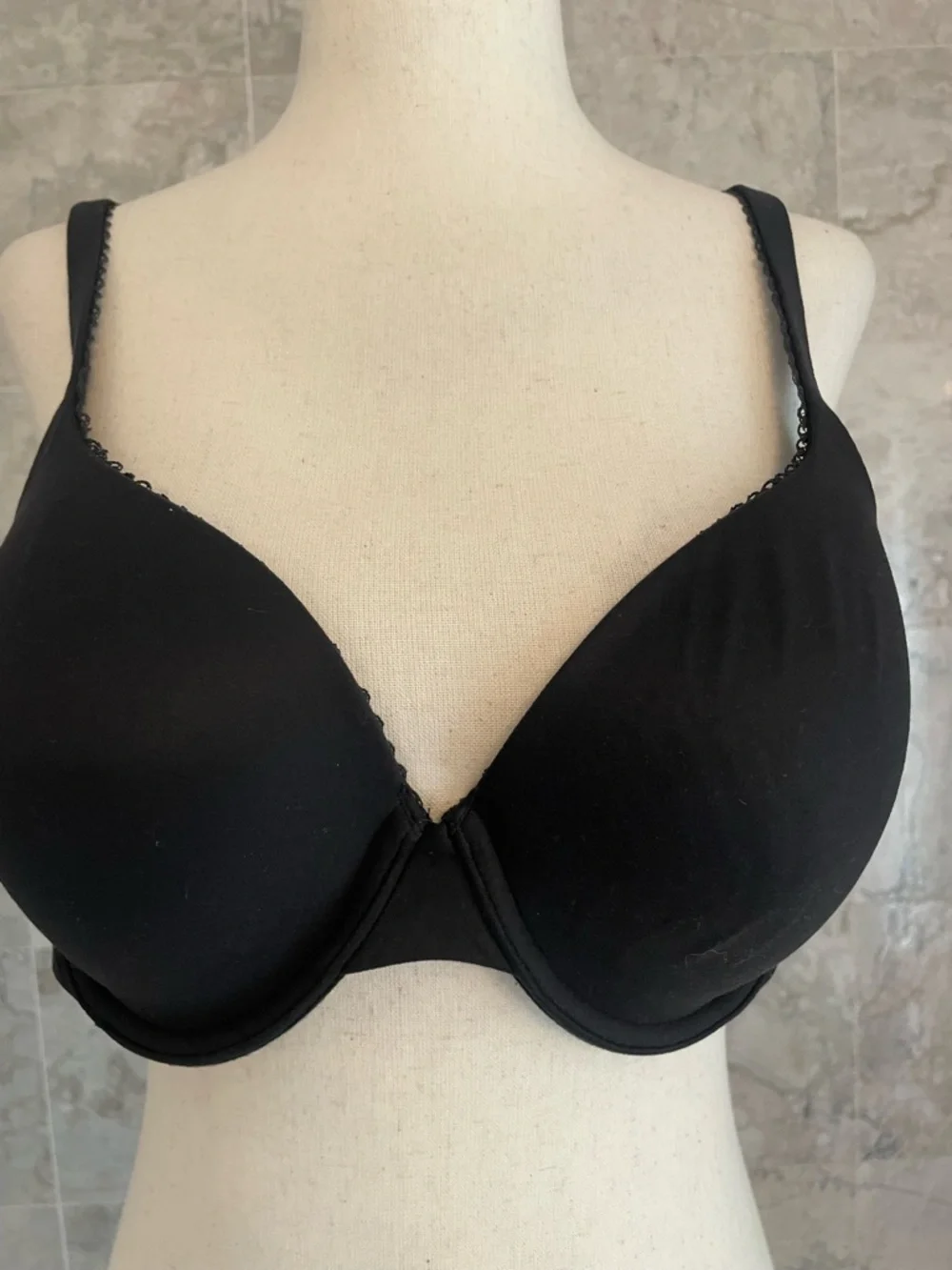 Victoria’s Secret Body Lined Perfect Coverage Bra